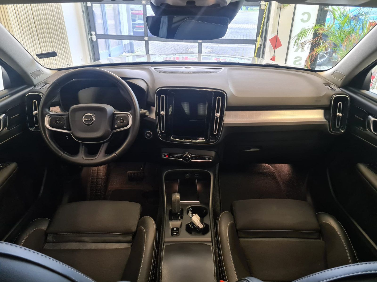 Fahrzeugabbildung Volvo XC40 Momentum AWD/LED/KLIMA/GARANTIE