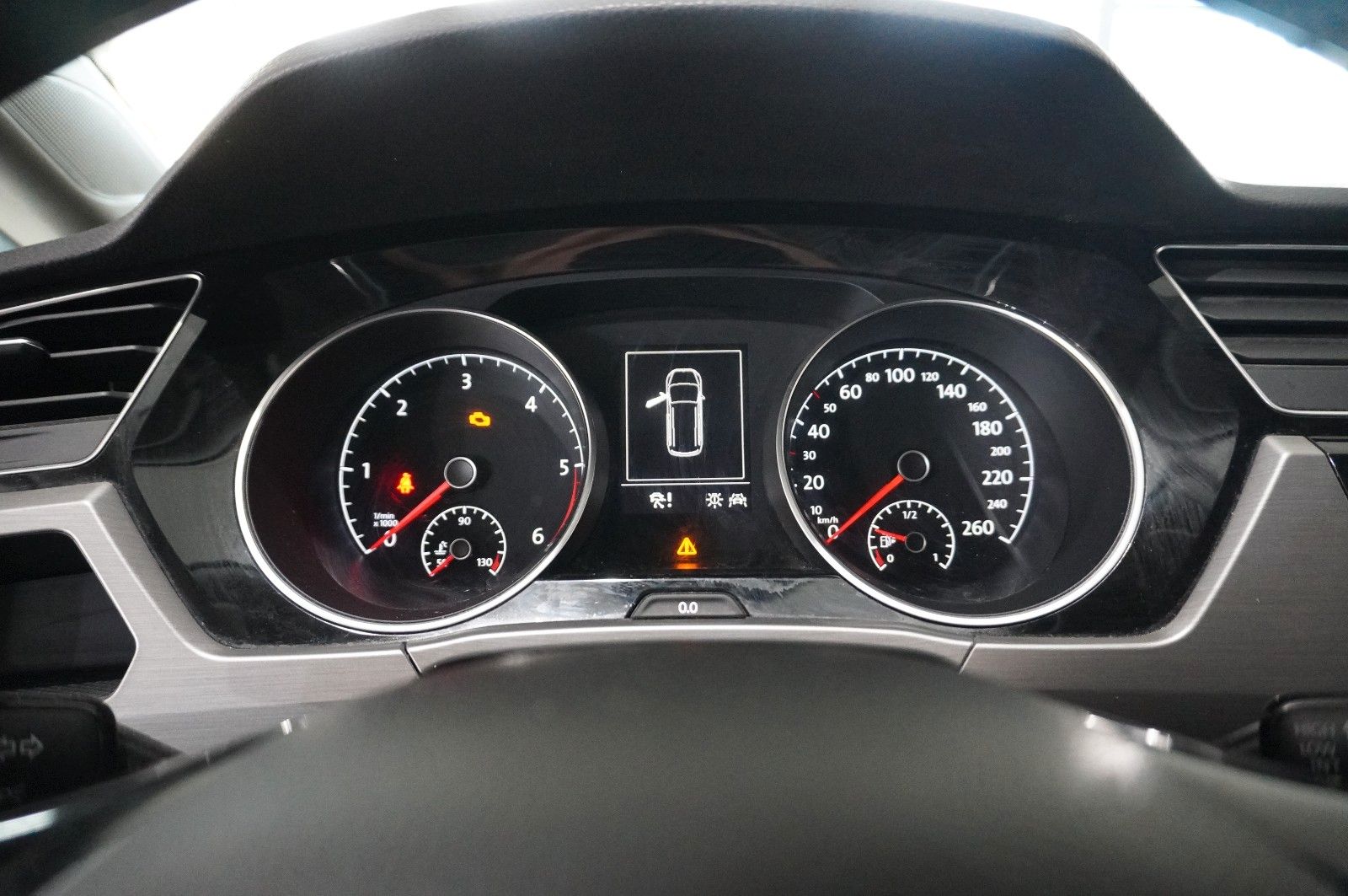 Fahrzeugabbildung Volkswagen Touran 1.6 TDI COMFORTLINE 7-SITZER ACC/SHZ/AHK