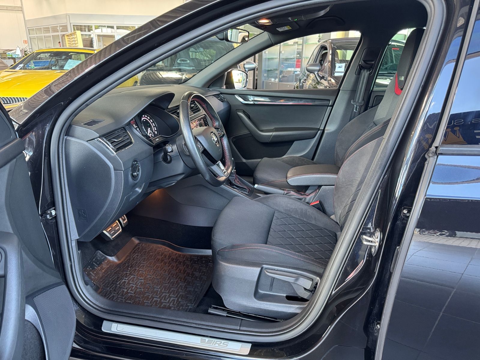 Fahrzeugabbildung SKODA Octavia Combi RS 245 LED NAVI ALU