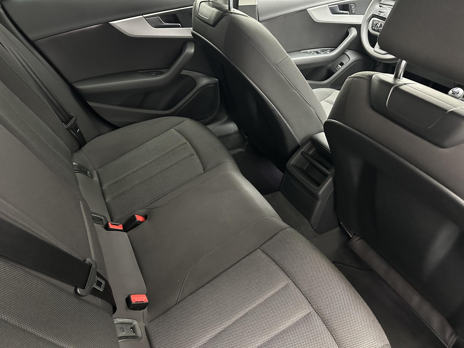 Audi A4 basis "NAVI-SITZH-PDC-MULTI-TEMPO-ALU"