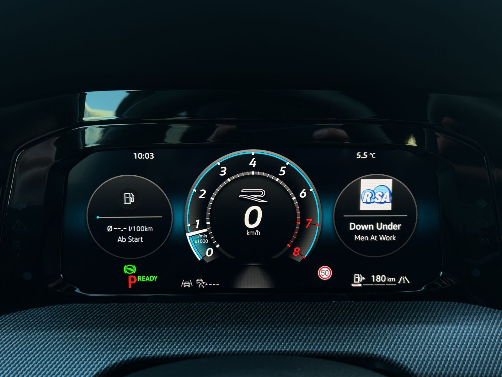 Fahrzeugabbildung Volkswagen Golf VIII Variant R-Line eTSI DSG LED+ ACC AHK S