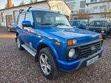 Lada Taiga Urban*4x4*AHK*CD-Radio*1 Hand*Tüv Neu* - Lada Taiga mit Benzin-Antrieb: Allradantrieb