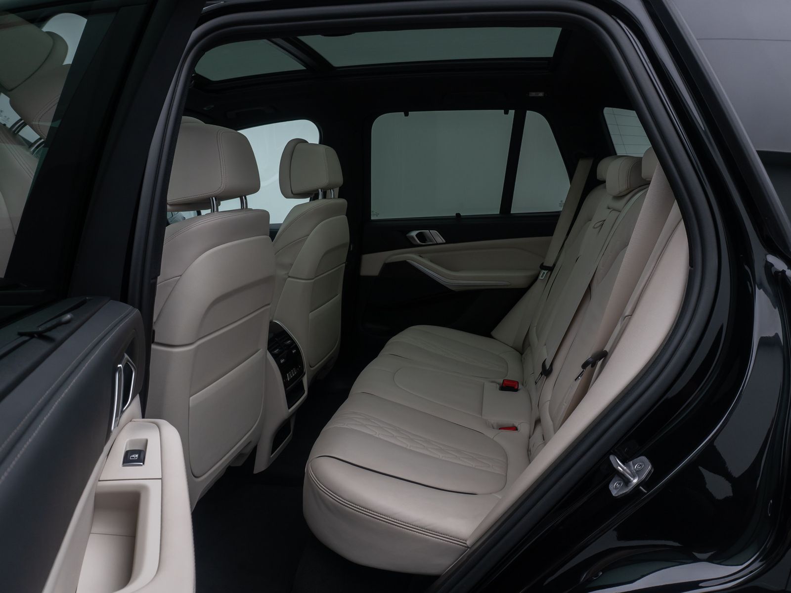 Fahrzeugabbildung BMW X5 xD45e M Sport Panorama DAB DispKey 360°22Zoll