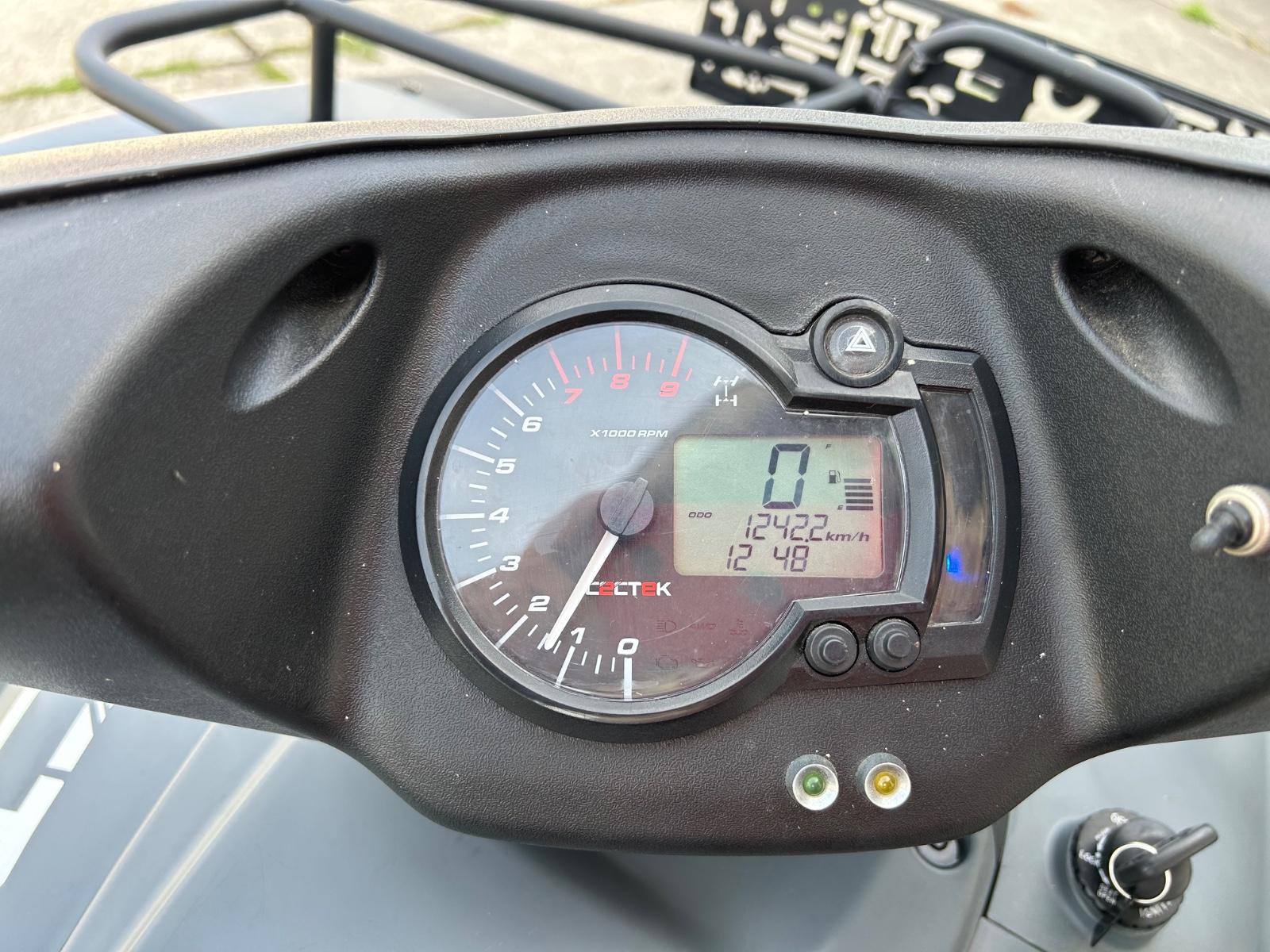 CECTEK GLADIATOR 2012 — interior
