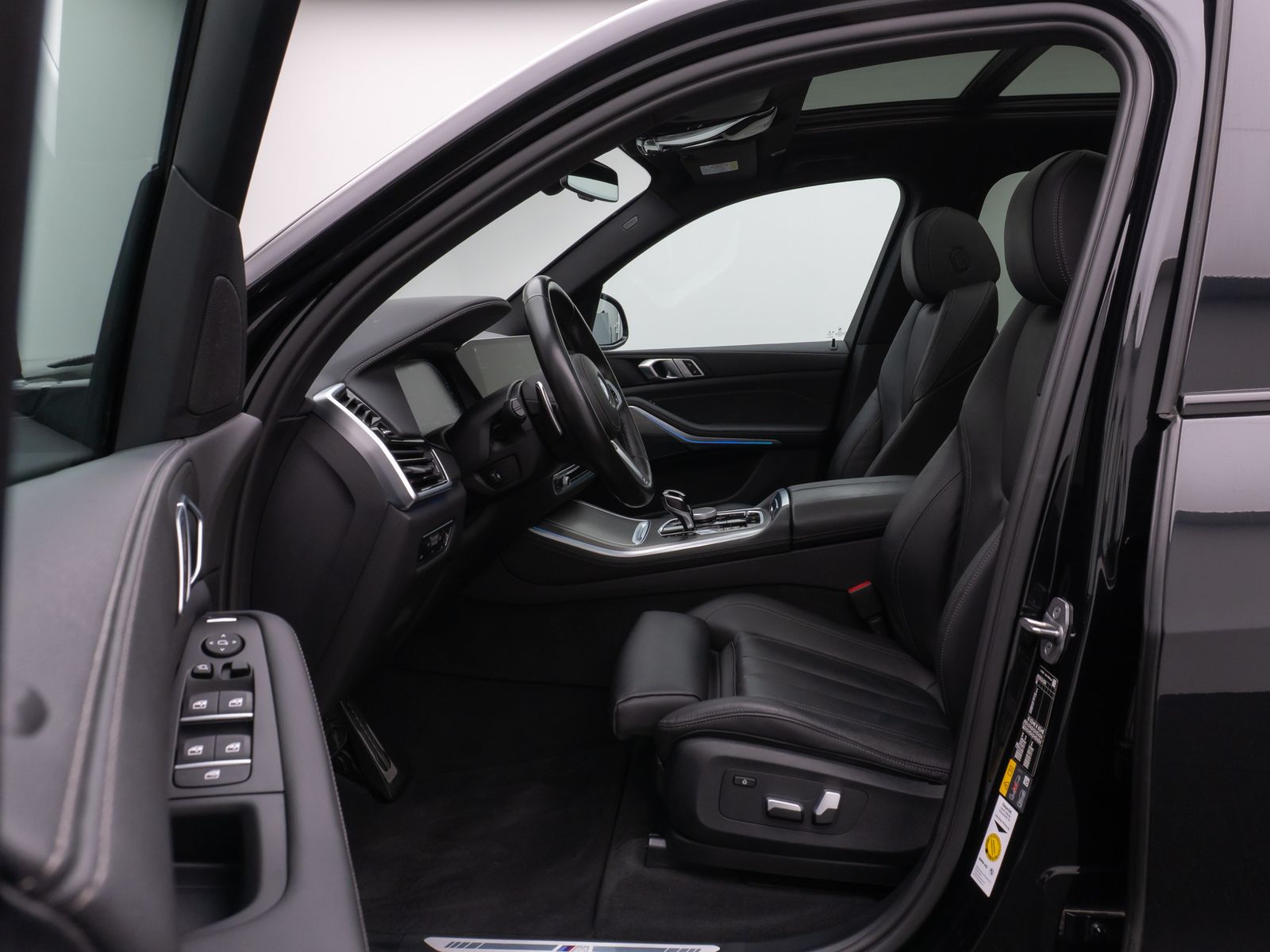 Fahrzeugabbildung BMW X5 xD45e M Sport Panorama 360° HUD DAB HiFi 21"