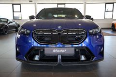 BMW M5 Touring | Ultimate | Pano | Ceramic | 305km/h BMW M5 Touring | Ultimate | Pano | Ceramic | 305km/h