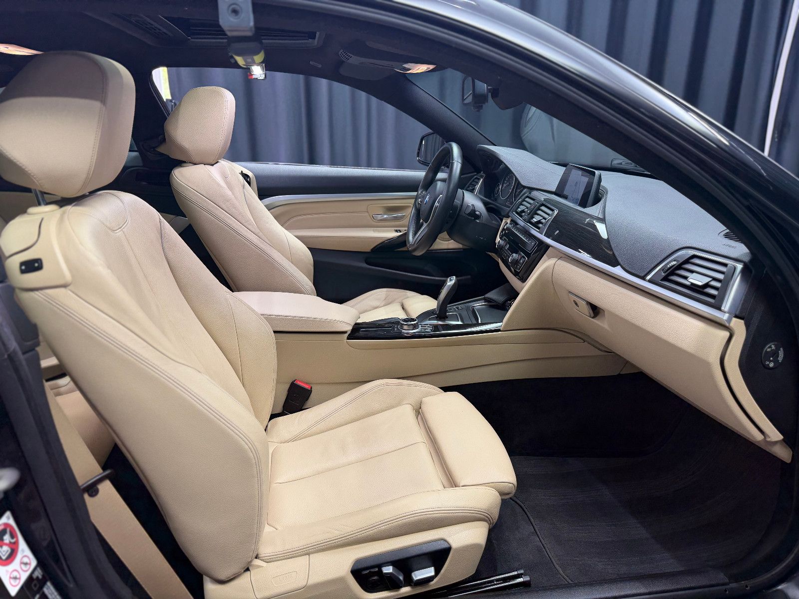 Fahrzeugabbildung BMW 440i Coupe M Sport|LCI|GLASDACH|SHADOWLINE