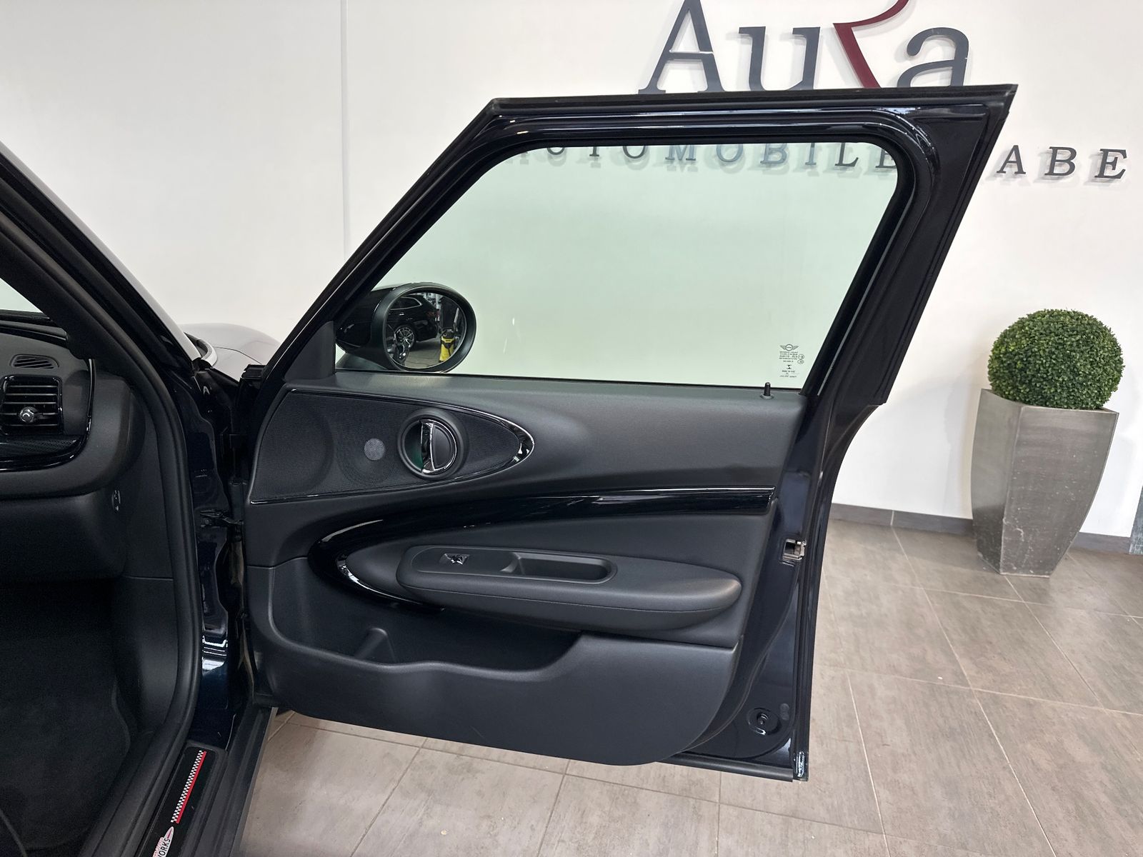 Fahrzeugabbildung MINI John Cooper Works Clubman All4 NAV+LED+PANO+H&K