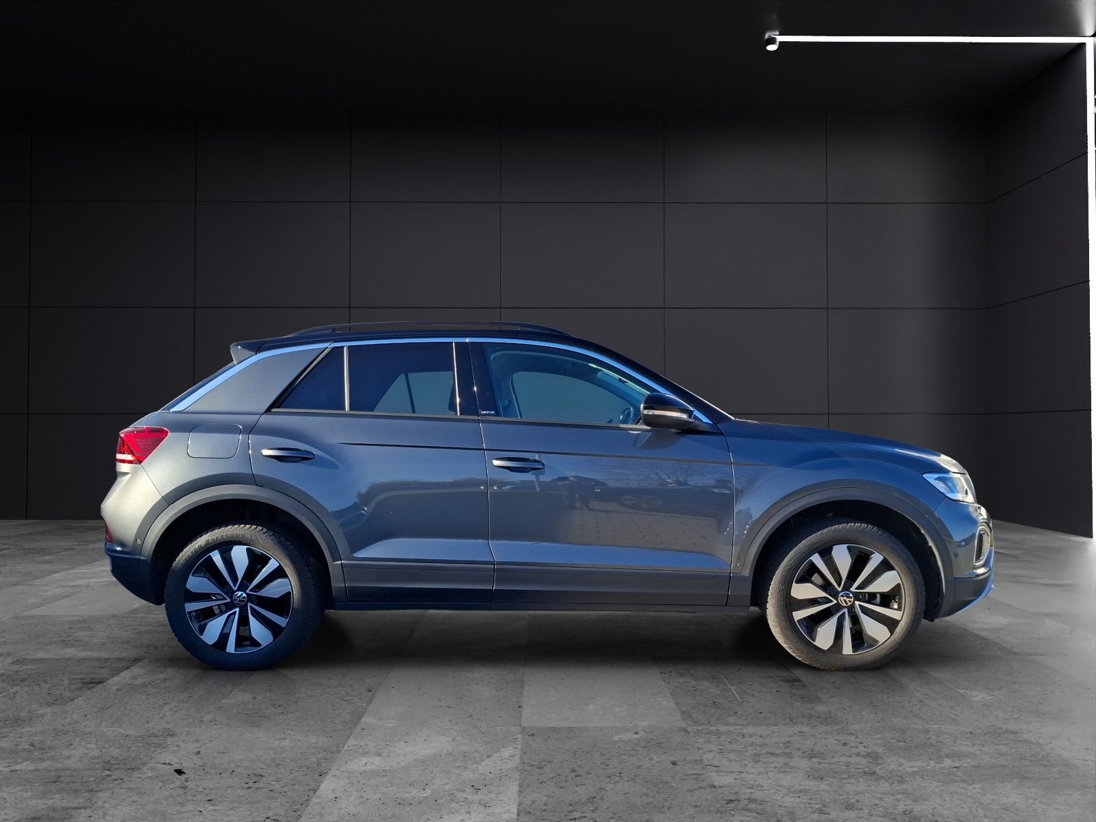 Fahrzeugabbildung Volkswagen T-Roc TSI Move DSG STH LED Navi AID RFK SH