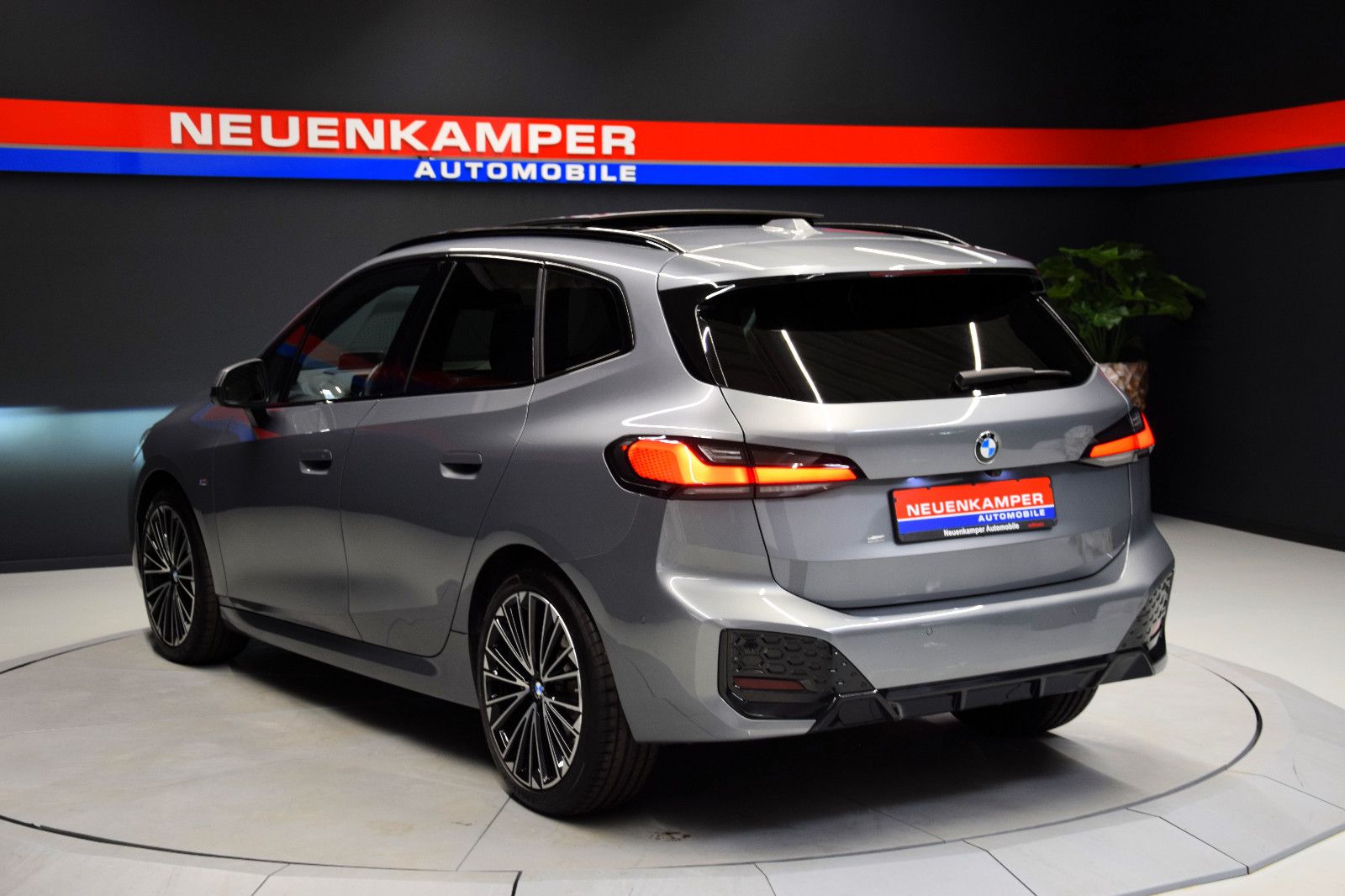 Fahrzeugabbildung BMW 218i Active Tourer M Sport LED Pano HuD AHK