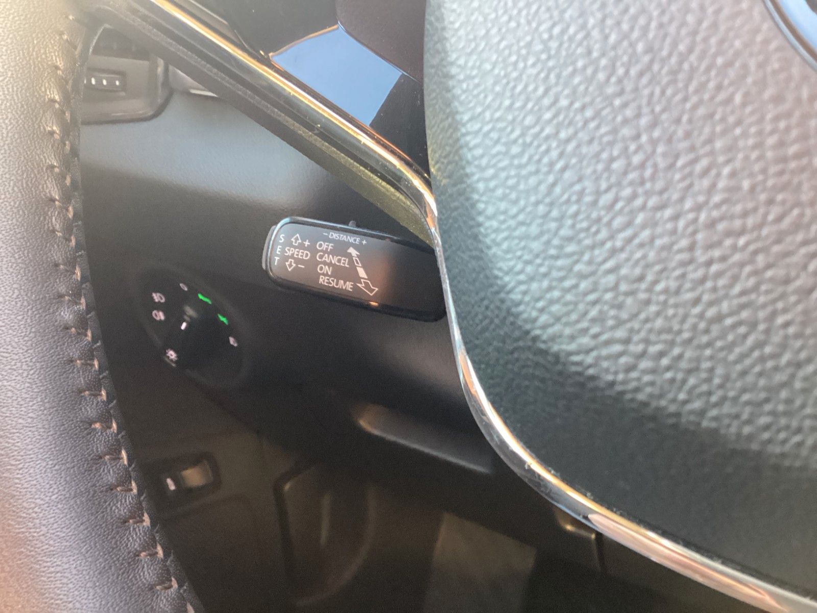 Fahrzeugabbildung SKODA Karoq Clever 2.0 TDI 110 KW DSG 4x4