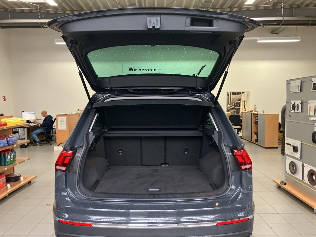 Fahrzeugabbildung Volkswagen Tiguan TSI Life LED CarPlay ACC PDC SH 18"