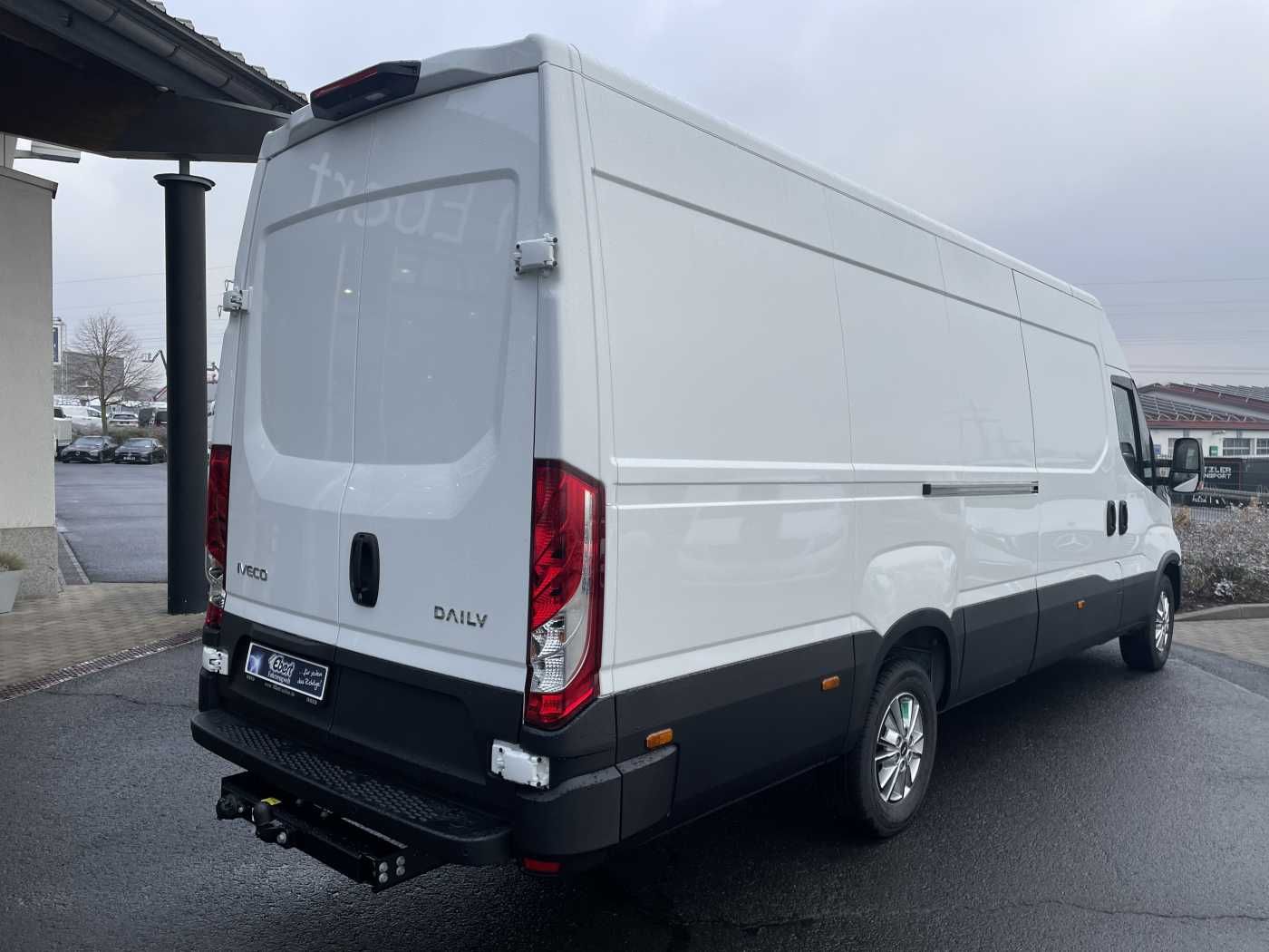 Fahrzeugabbildung Iveco Daily 35S18 A8 3.0L *AHK*Automatik*LED*Standh*