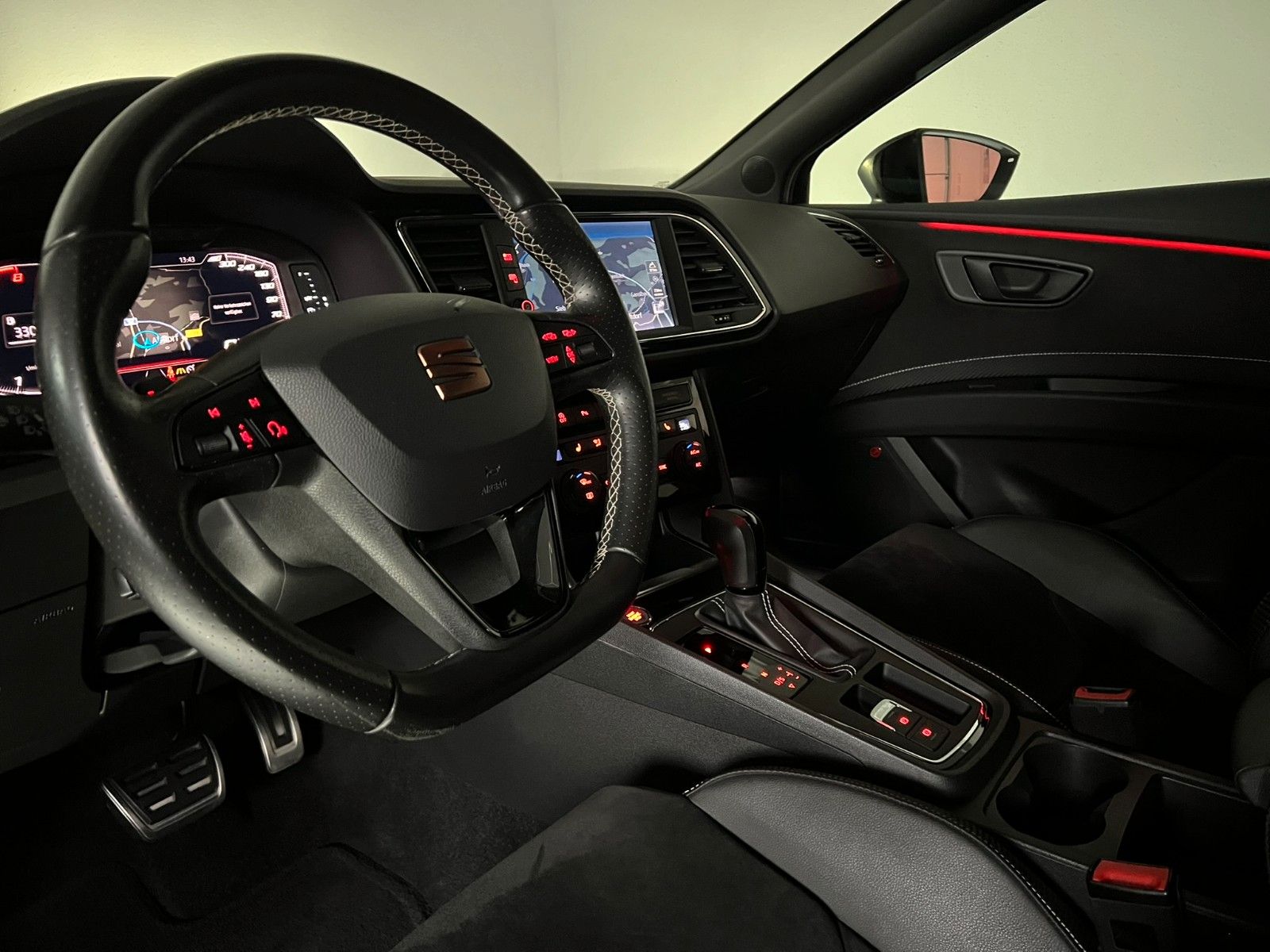 Fahrzeugabbildung SEAT Leon ST Cupra 300 4Dr. PERFORMANCE/SCHALE/BEATS