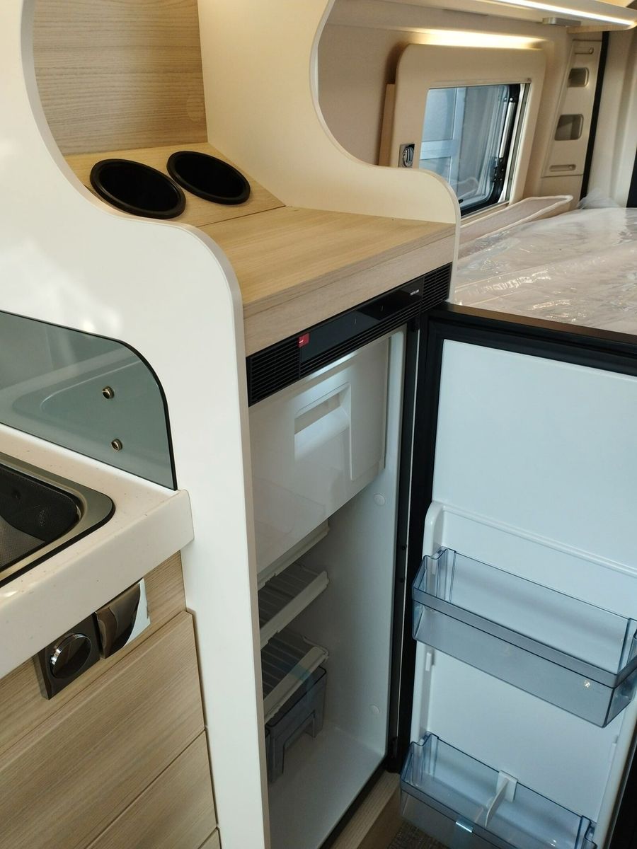 Fahrzeugabbildung Eura Mobil Van V 635 HB RFK, Captain-Chair-Sitze, Skyroof