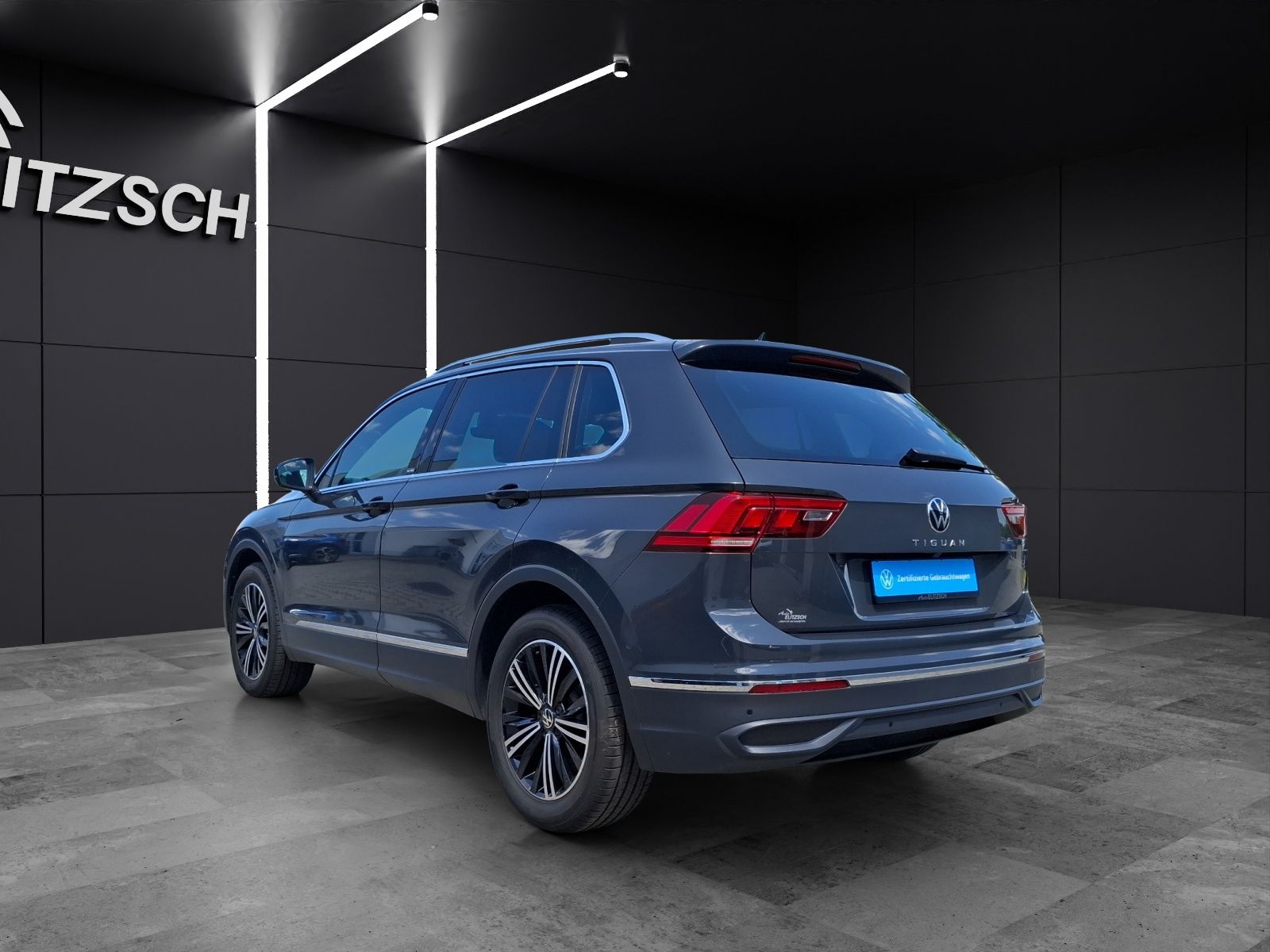 Fahrzeugabbildung Volkswagen Tiguan TDI Move DSG STH Matrix AHK Navi AID ACC