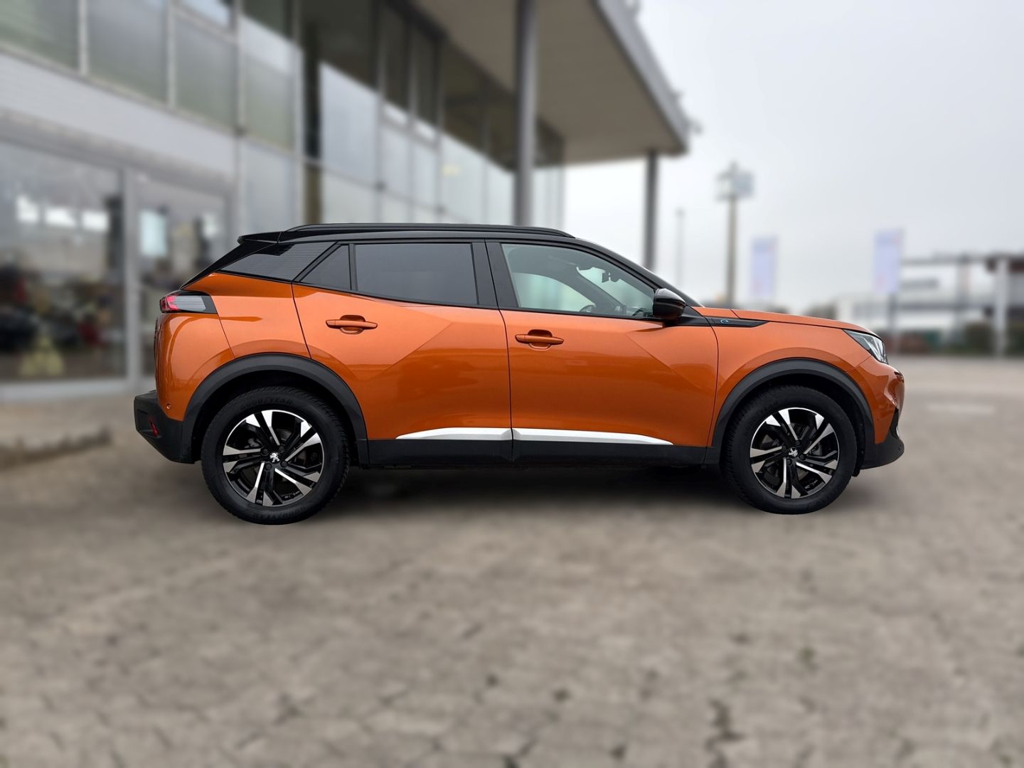 Fahrzeugabbildung Peugeot 2008 e- GT Navi Digitales Cockpit LED Apple CarP