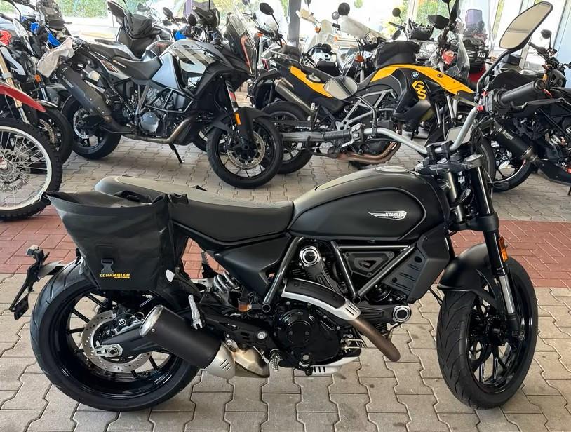Ducati Scrambler 800 Icon Dark  **1.Hand**