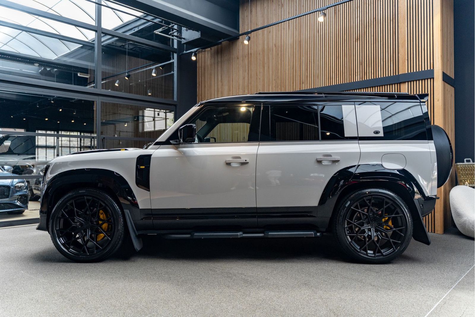 Land Rover Defender 110 P300e X-Dynamic SE Urban Pano Yello imagem 3