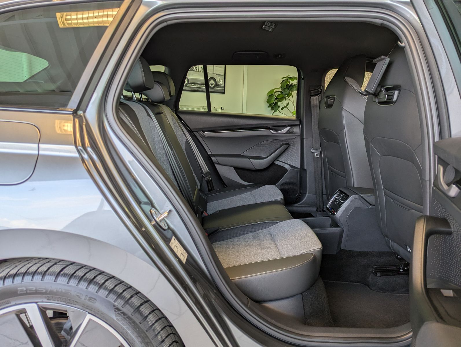 Fahrzeugabbildung SKODA Octavia 2.0 TDI Sportline Matix Canton AHK 5J-Ga