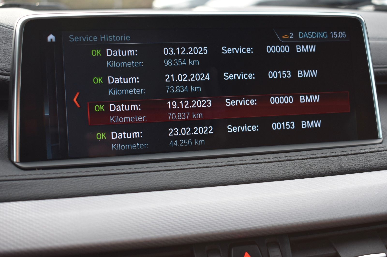 Fahrzeugabbildung BMW X6 xDrive 30 d M Sport Keyless-Go GSD HUD