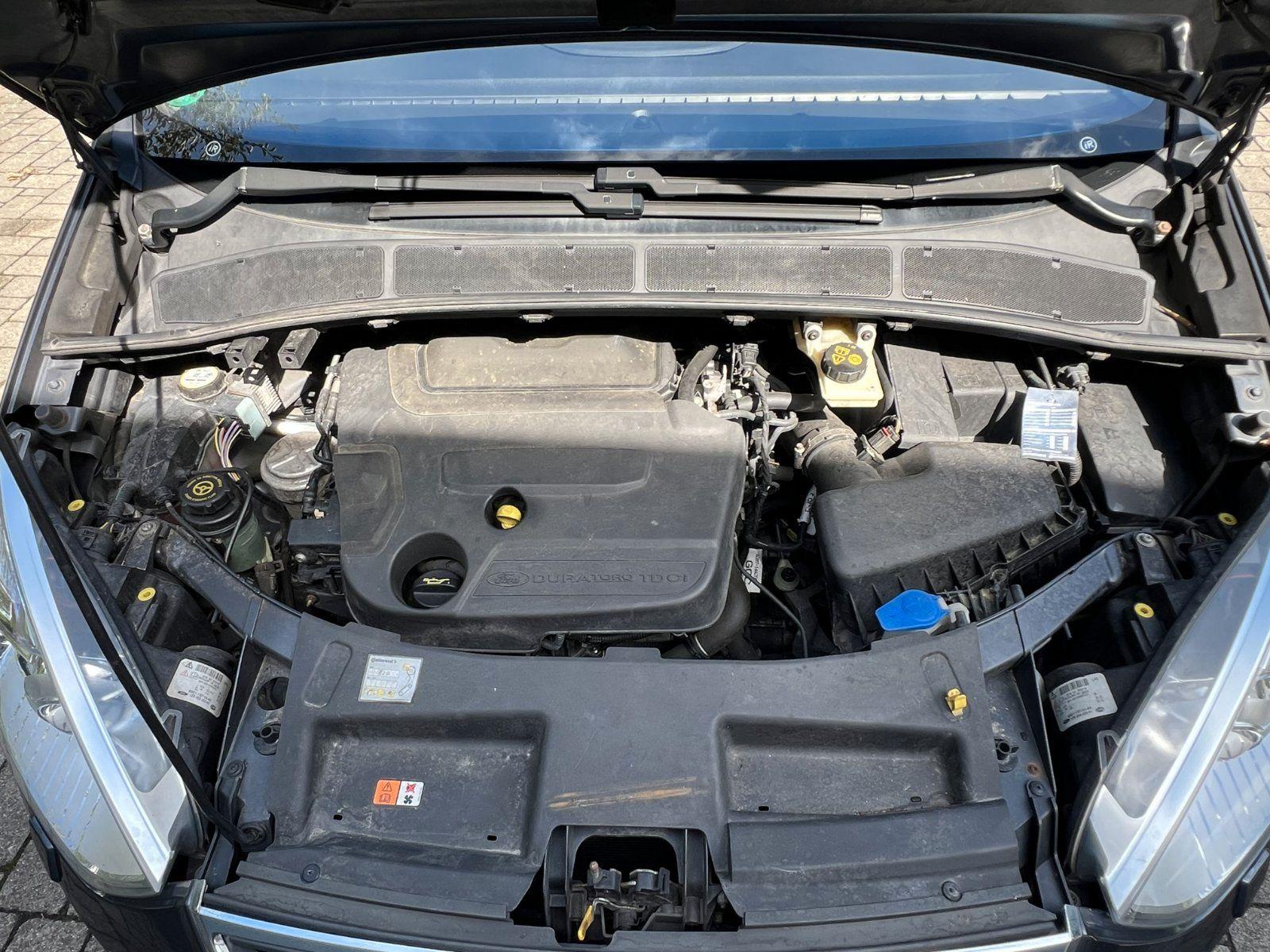 Ford Galaxy 2010 — photo 15