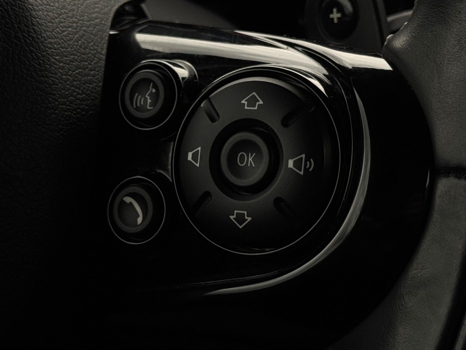 Fahrzeugabbildung MINI Cooper S Cabrio Aut. Kamera Leder H&K HuD ACC
