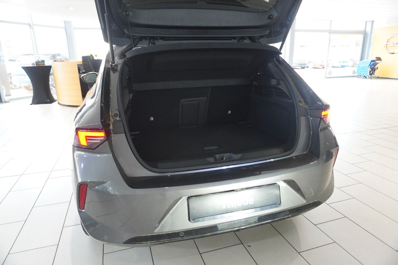 Fahrzeugabbildung Opel Astra L Lim. 1.2T GS LINE NAVI/LED/360°/HUD/DAB+