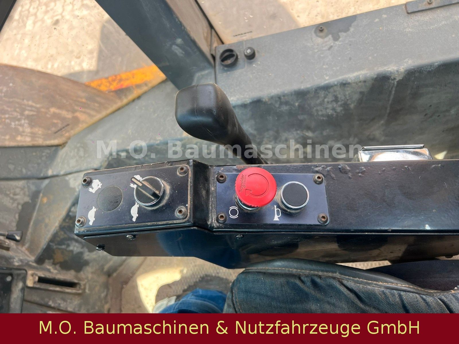 Fahrzeugabbildung Dynapac CA 302 D / Walzenzug / 12,5 t /