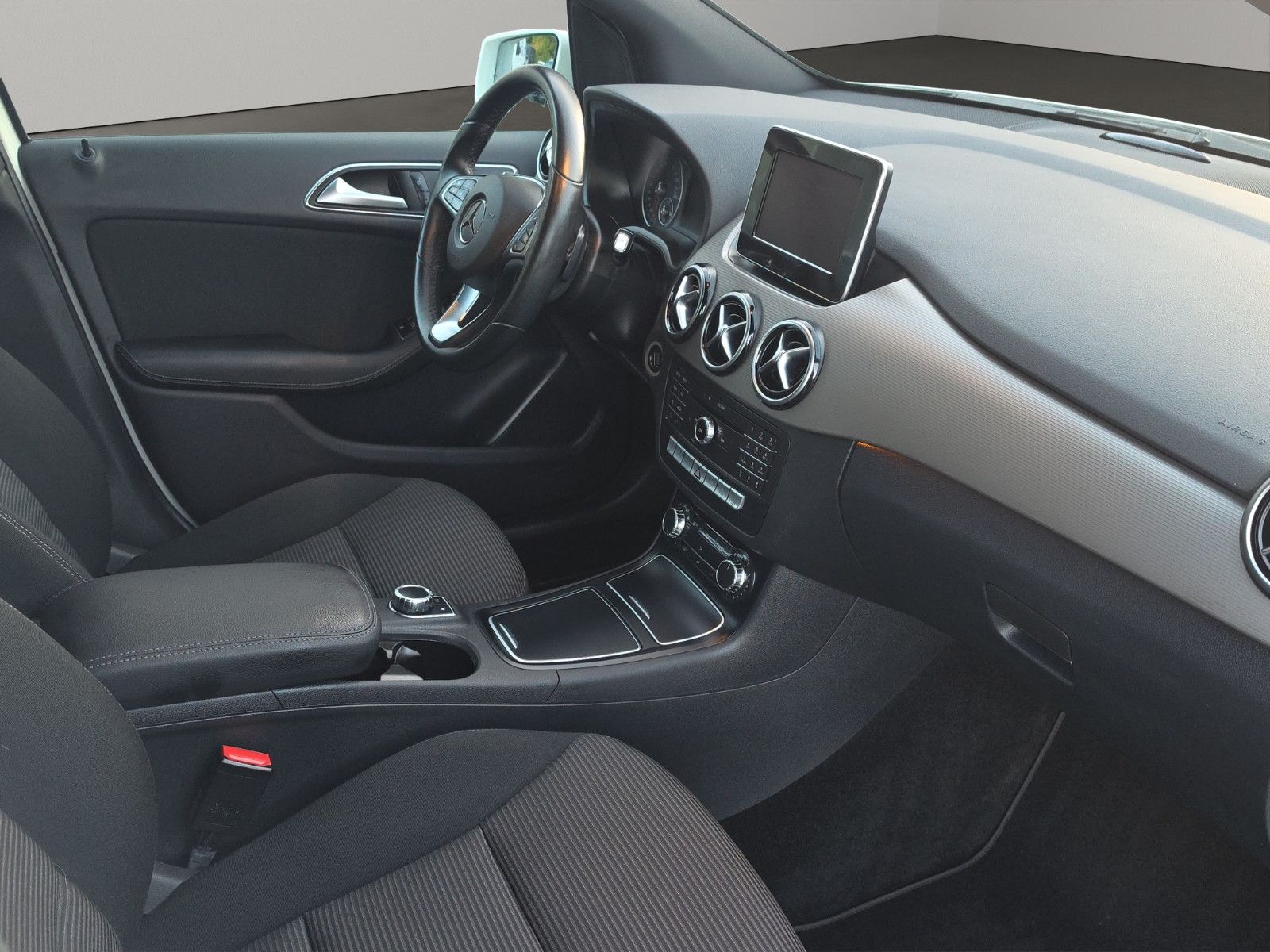 Fahrzeugabbildung Mercedes-Benz B 180 AUTOMATIK KAMERA TEMPOMAT SITZHEIZUNG NAVI