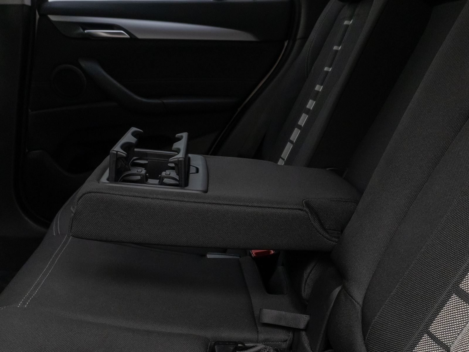 Fahrzeugabbildung BMW X1 sD18i Parkassistent DAB HiFi Navi LED Sport