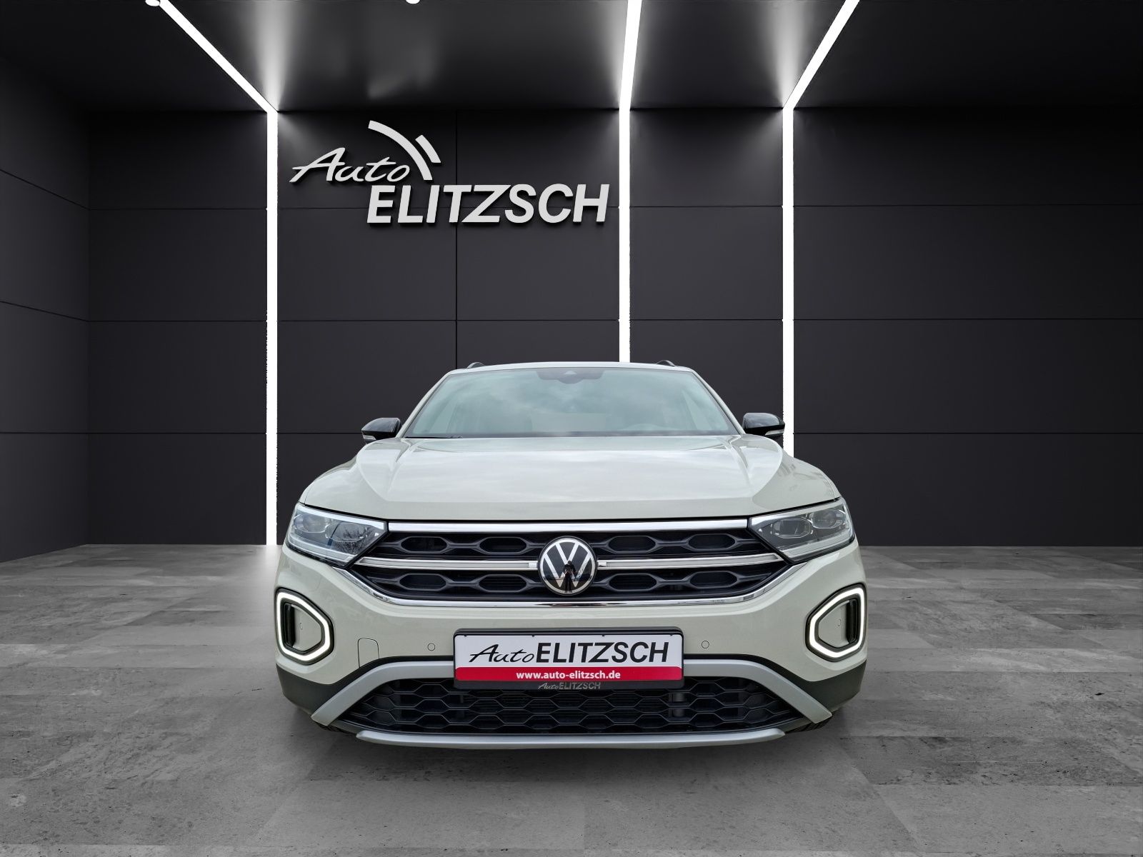 Fahrzeugabbildung Volkswagen T-Roc Move Matrix Navi AID ACC RFK SH LM