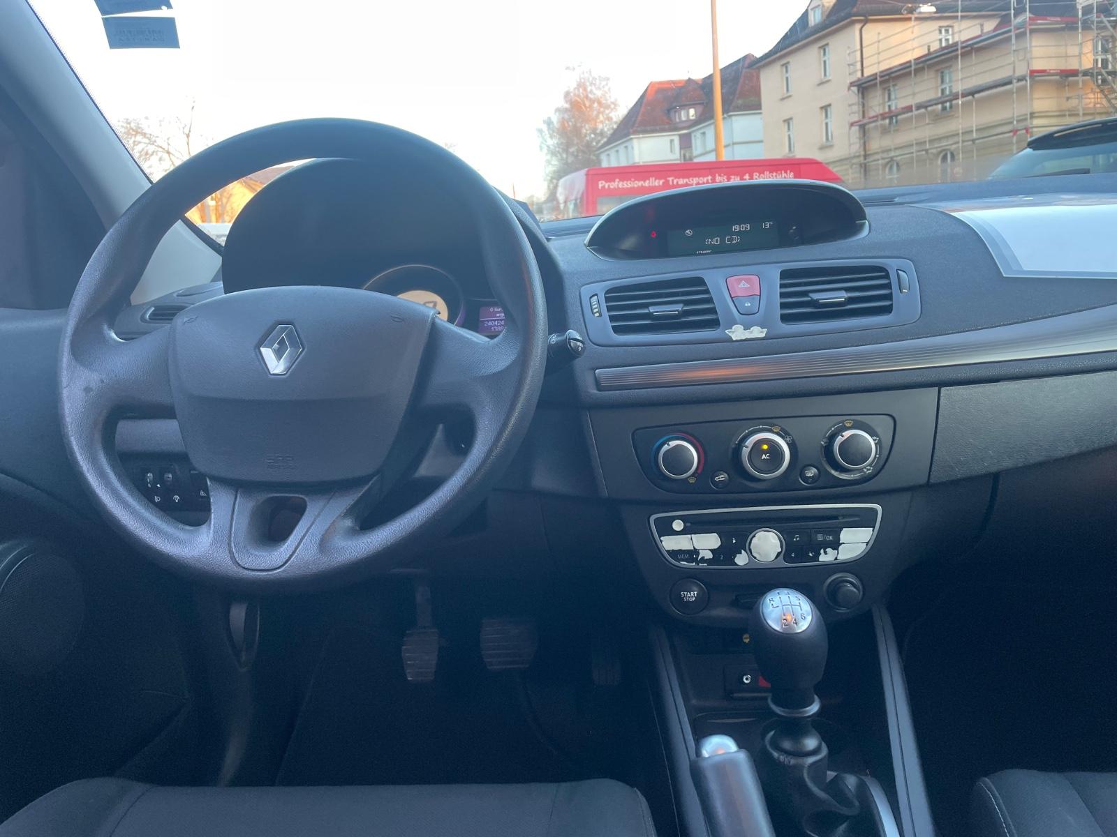 Renault Megane 2010 — photo 15
