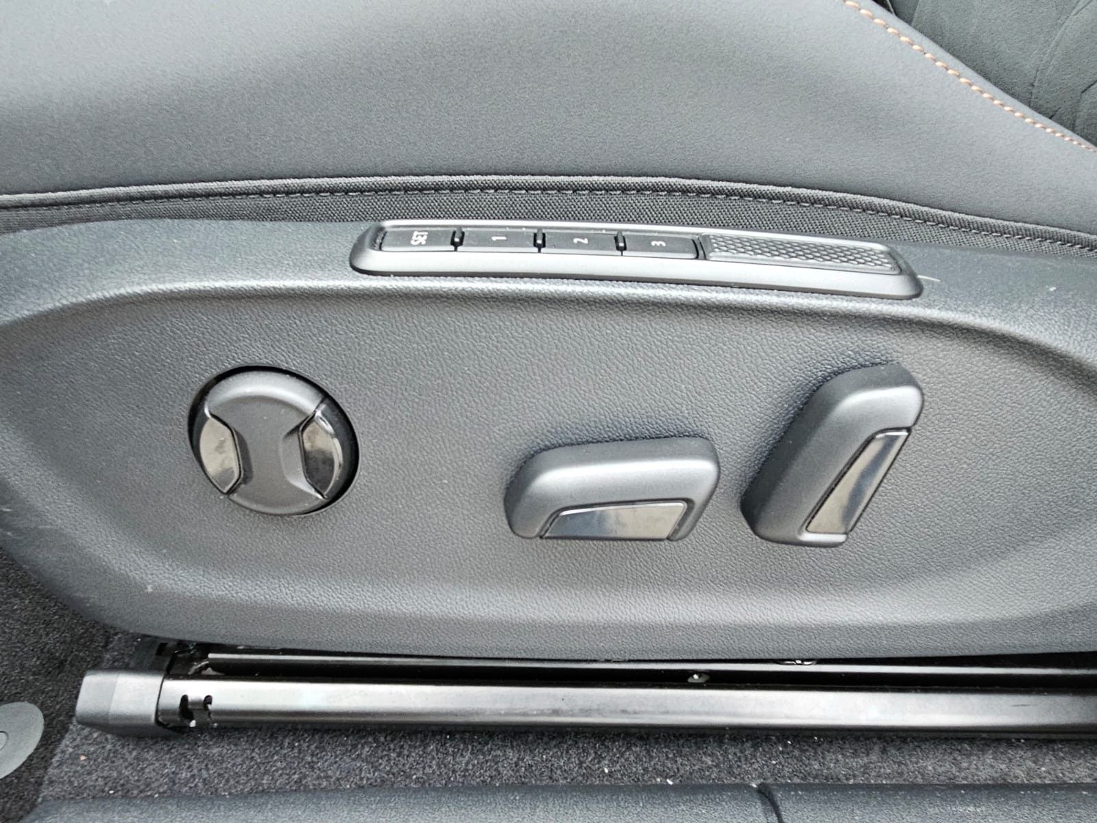 Représentation du véhicule CUPRA Terramar 1.5 eTSI Dinamica Pack Edge HUD 19