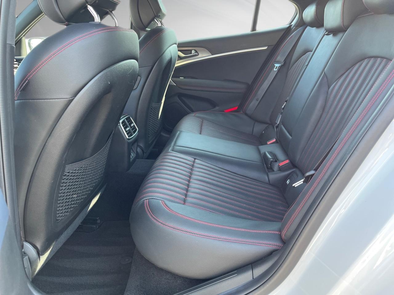 Genesis G70 Shooting Brake 2.2 D Sport RWD Sitzklima LED