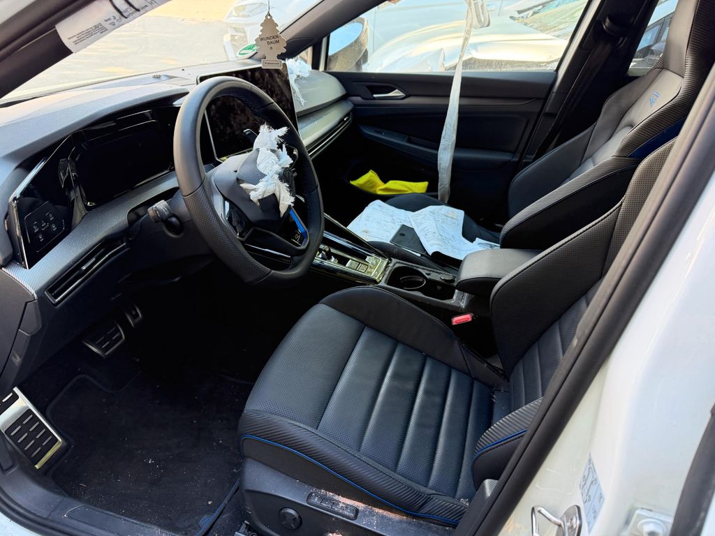 VW Golf VIII R/PERFORMANCE/IQ LIGHT/NAPPA VW Golf VIII R/PERFORMANCE/IQ LIGHT/NAPPA