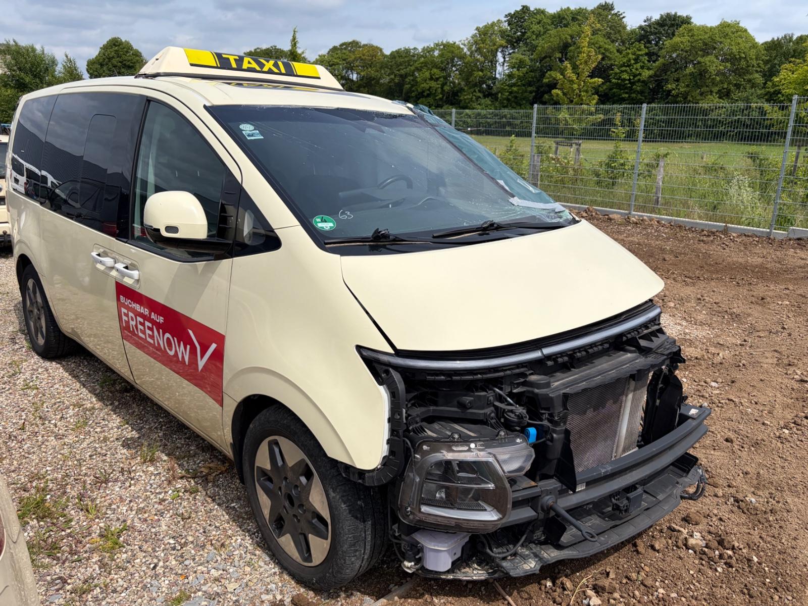 Hyundai STARIA 2.2 Prime 9-Sitzer Automatik 2WD,Unfall