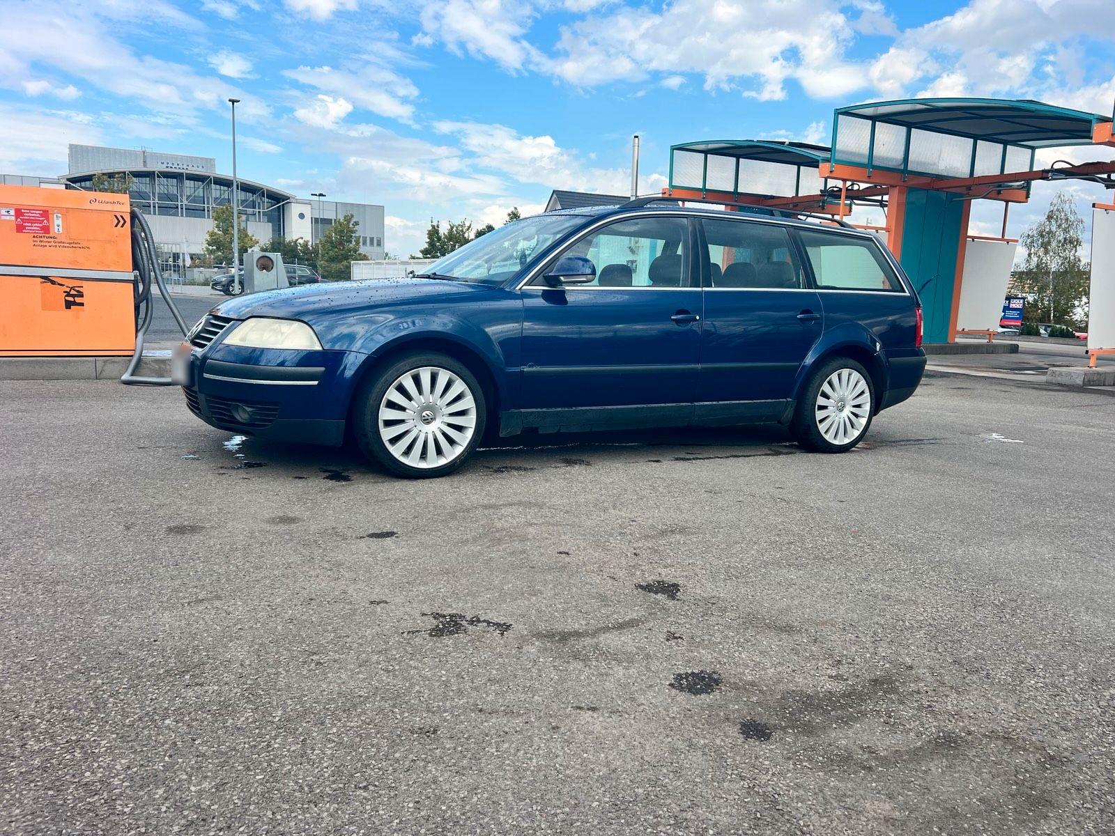 Volkswagen Passat 2004 — rear view
