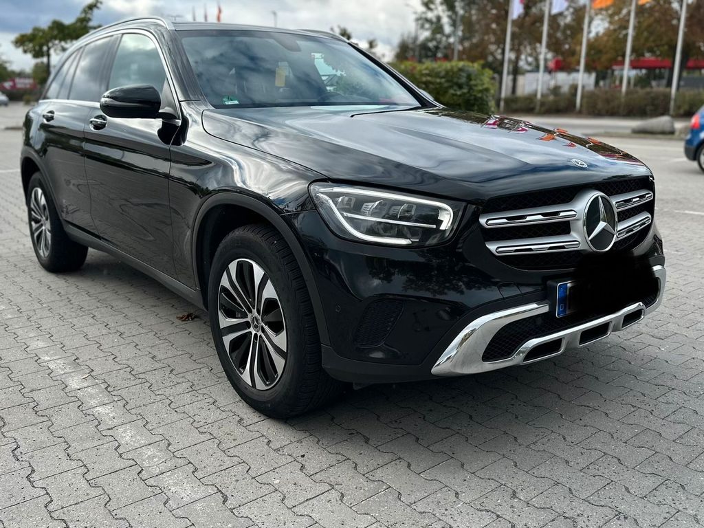 Image of Mercedes-Benz GLC 300