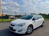 Opel Astra J Sports Tourer Selection*LPG/BENZIN*TÜV* - Opel Astra mit LPG-Antrieb: Sports Tourer