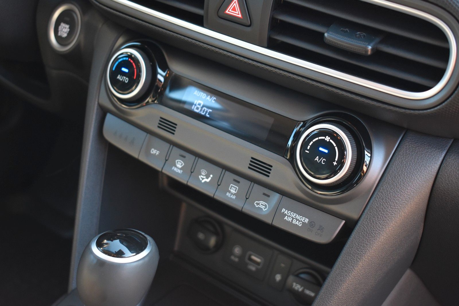 Fahrzeugabbildung Hyundai Kona Premium 4WD HUD LED ACC Automatik 1.Hand