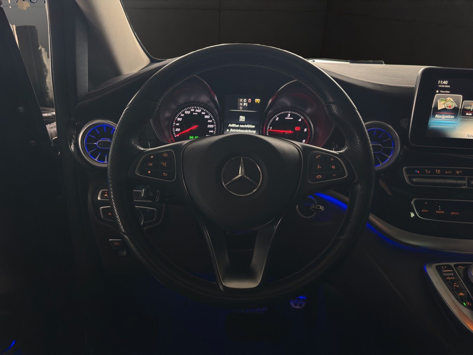 Fahrzeugabbildung Mercedes-Benz V 250 AMG-Line/Pano/Ambiente+/Leder/Burmester