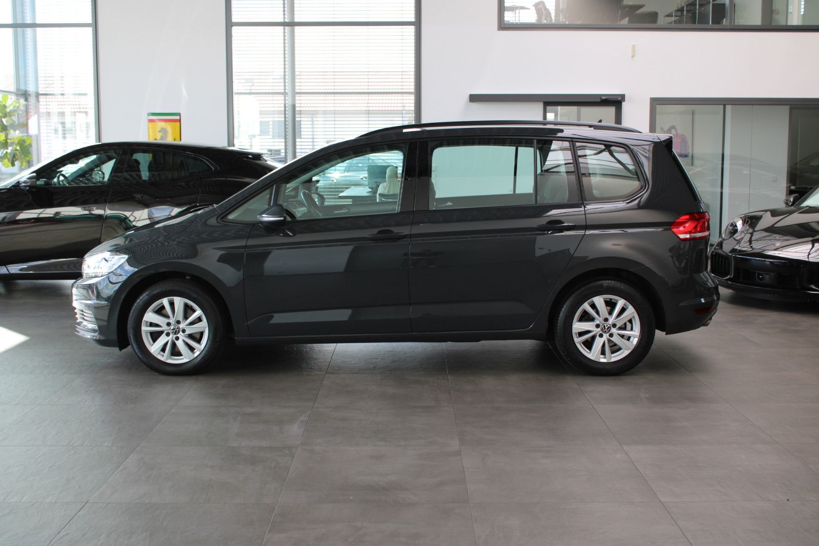 Volkswagen TOURAN 2.0 TDI DSG *URANO* ACC/AHK/VIRTUAL/HIFI imagem 3
