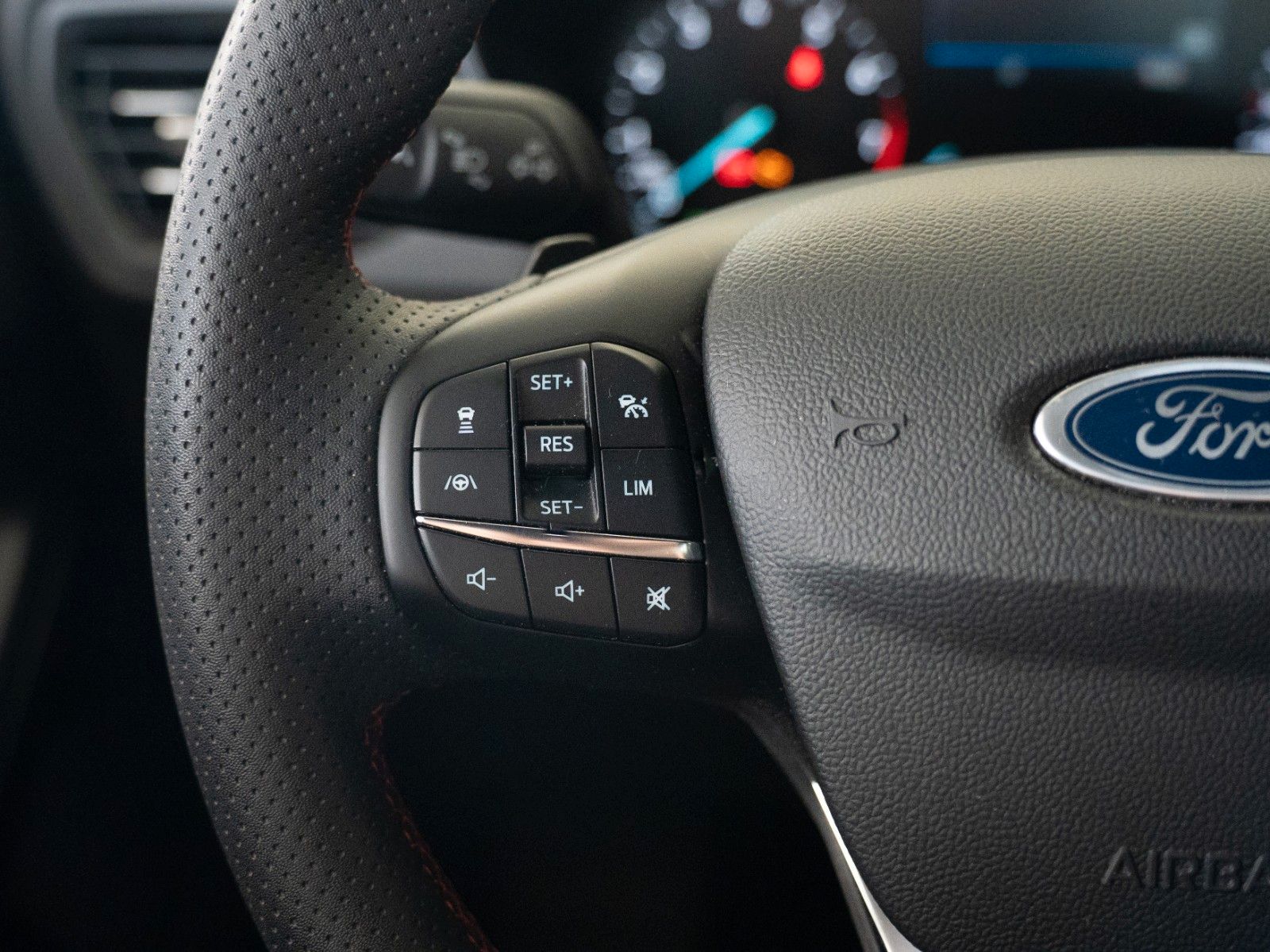 Fahrzeugabbildung Ford Focus Turnier ST-Line AUTOM./WINTER-P./AHK