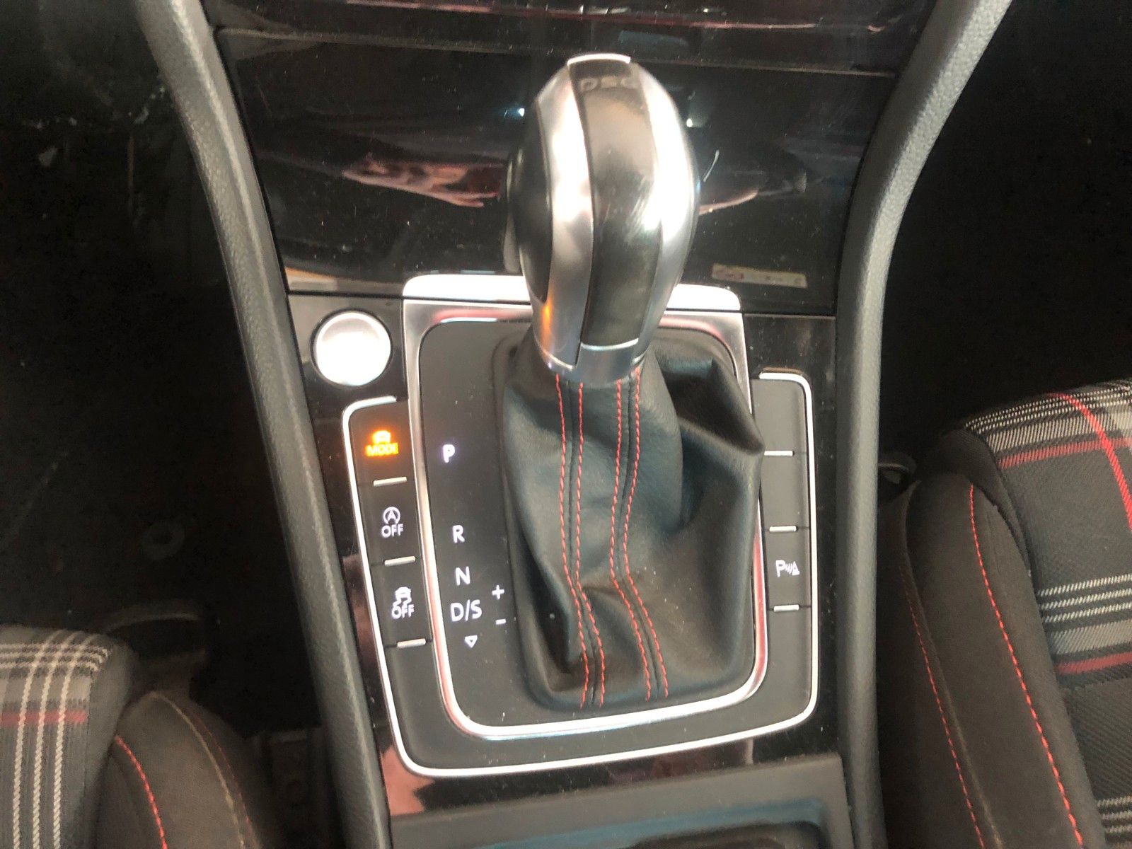 Fahrzeugabbildung Volkswagen Golf VII Lim. GTI Automatik leichter Wildschaden