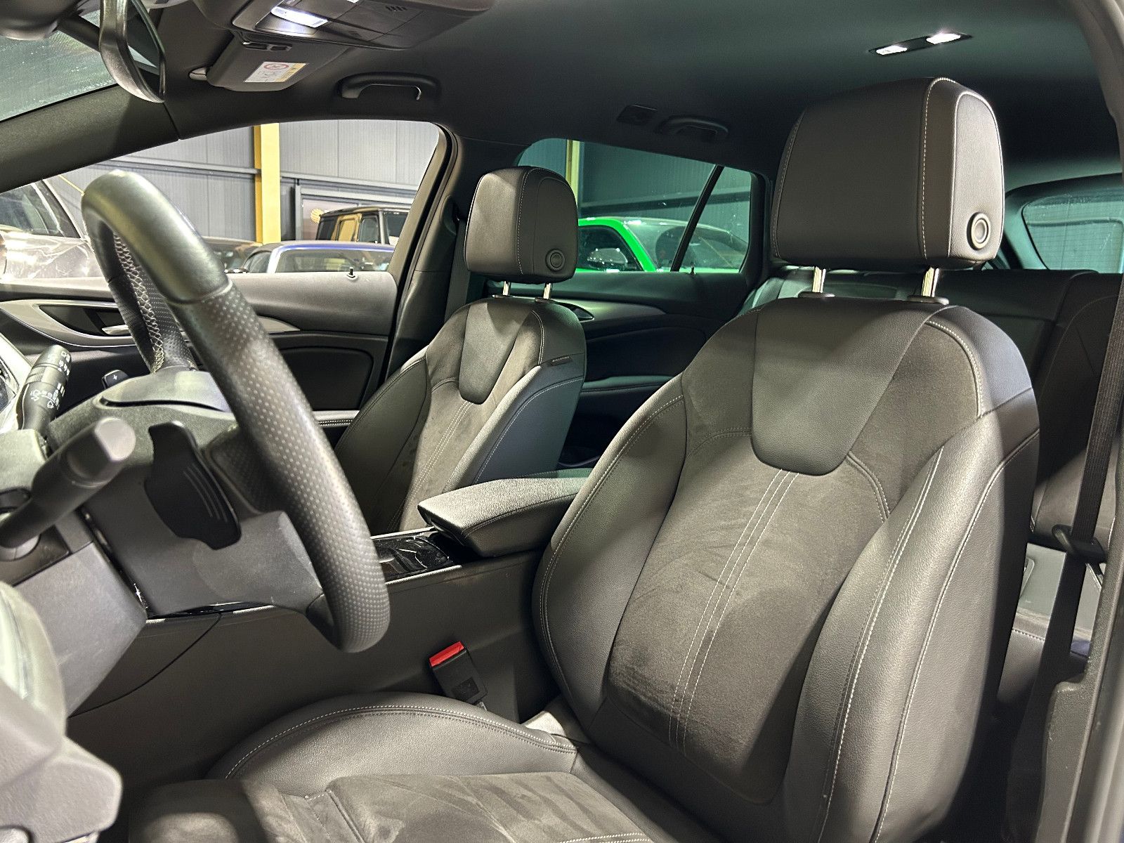 Fahrzeugabbildung Opel Insignia B Sports Tourer Ultimate/8-FACH/APPLE/