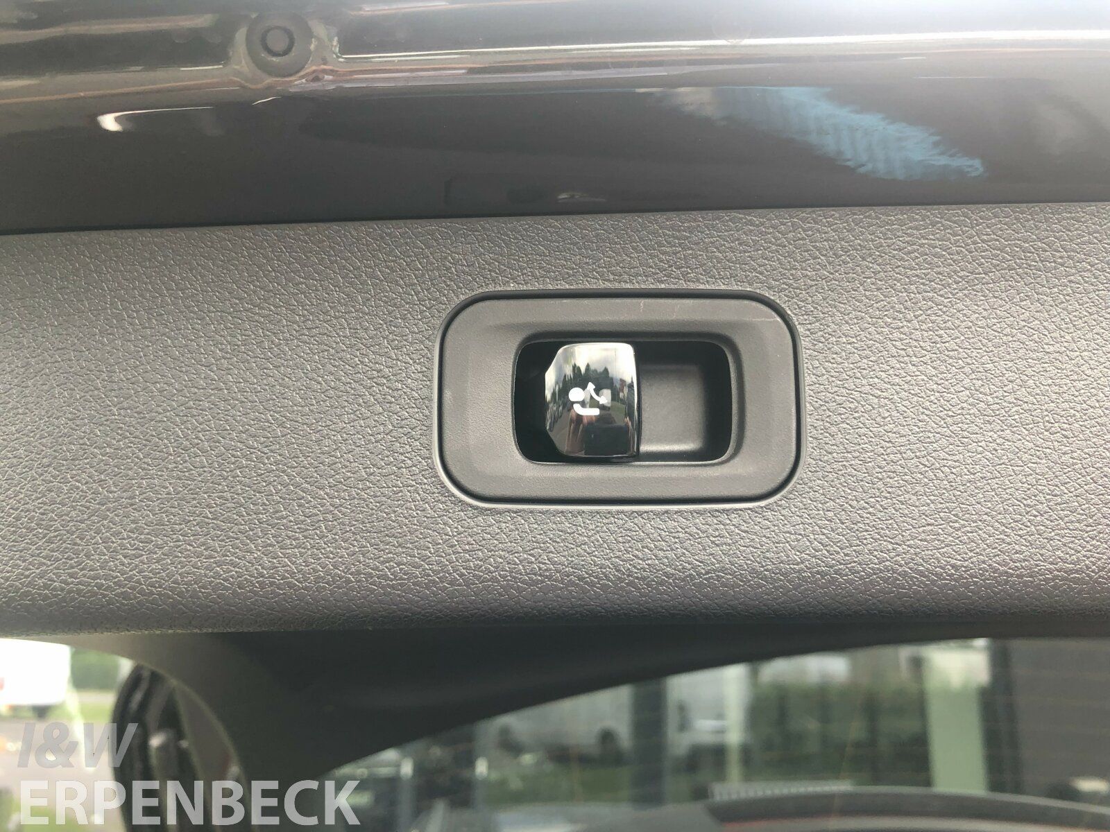 Fahrzeugabbildung Mercedes-Benz E 220 d T AMG Panorama AHK Memory Distronic FAP