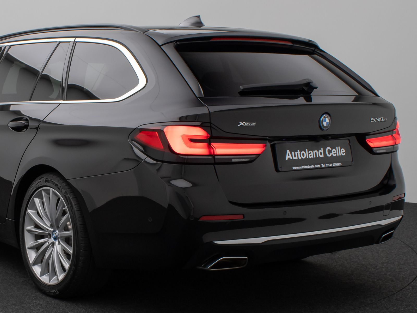 Fahrzeugabbildung BMW 530e xD LuxuryLine 360°HUD DAB AHK Komfort Sport