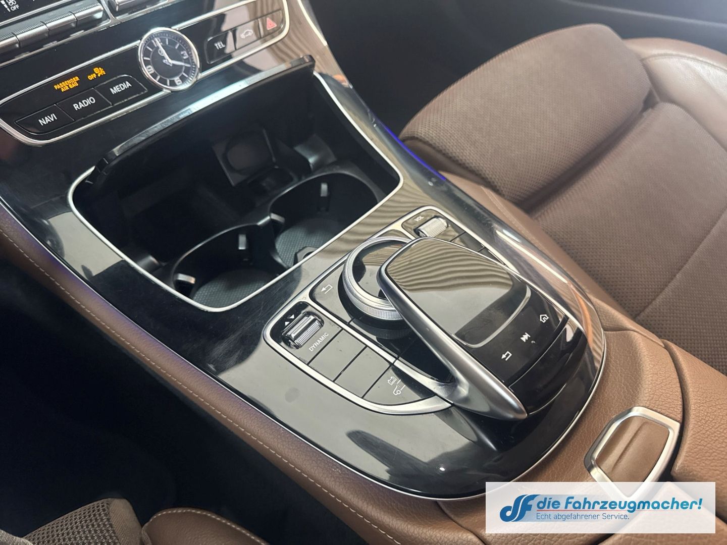 Fahrzeugabbildung Mercedes-Benz E 300 T-Modell de Niveau Navi Digitales Cockpit