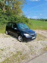 Mazda 2 in guten Zustand. - Mazda Demio mit Benzin-Antrieb